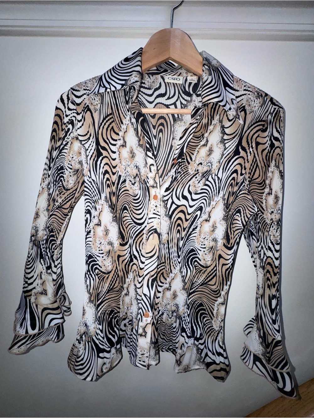 Vintage Cato Y2K  Abstract Print Button-Front Blouse frilly cuff